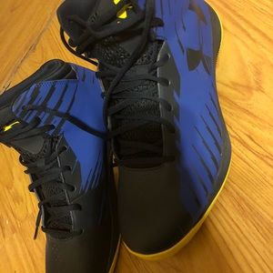 Under Armour  basketball shoes men’s 11.5